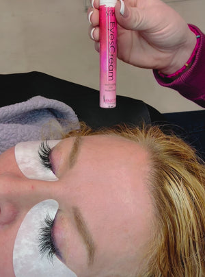 Eyescream Protectant is applied to the lid with a disposable sponge applicator to protect your client during eyelash extension  application or a lash lift and tint.